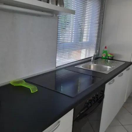 Manda * Gradac (Split-Dalmatia)