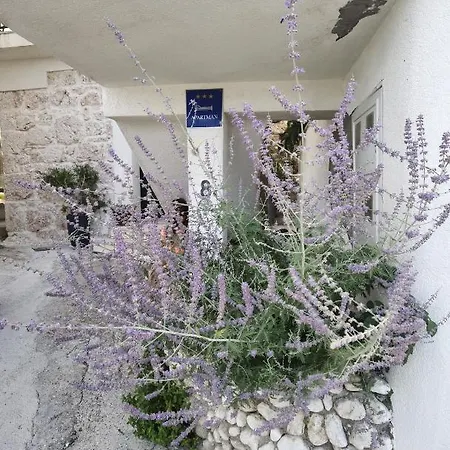 Manda * Gradac (Split-Dalmatia)