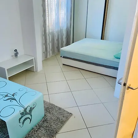 Manda Apartament