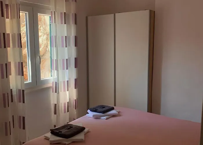 Manda Gradac (Split-Dalmatia)